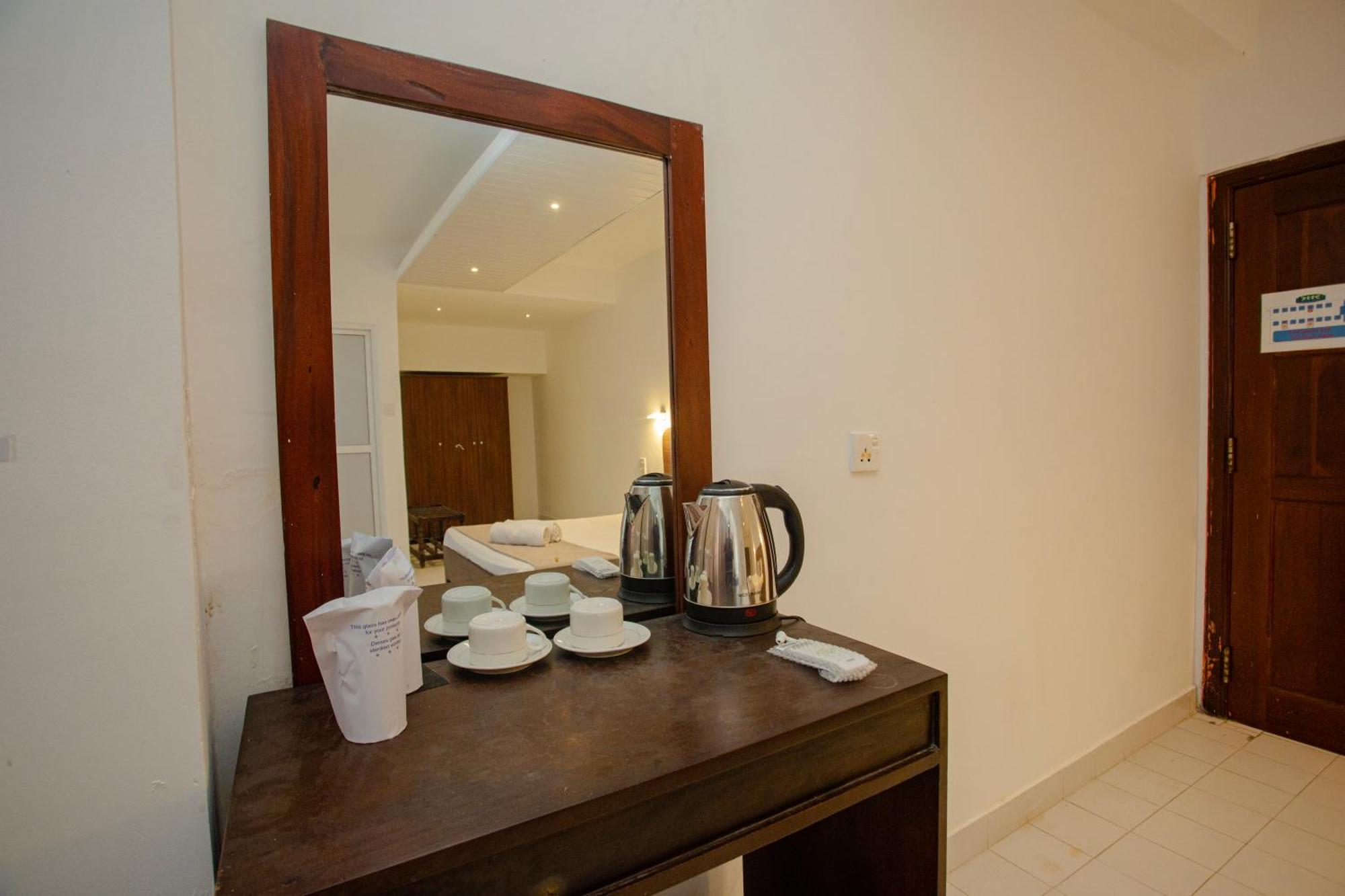 Lucky Seven Hikkaduwa Hotel Luaran gambar